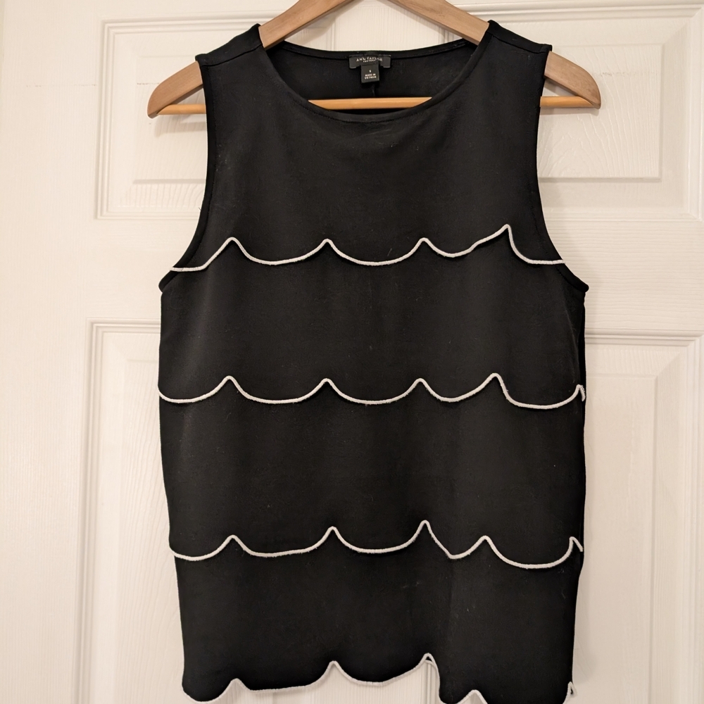 Ann Taylor Women's Classic Black And White Top Size Small